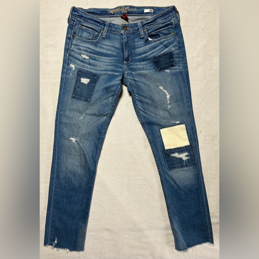 Arizona Jeans co. - distressed with patches